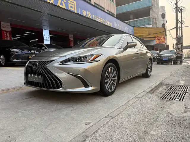 lexus es
