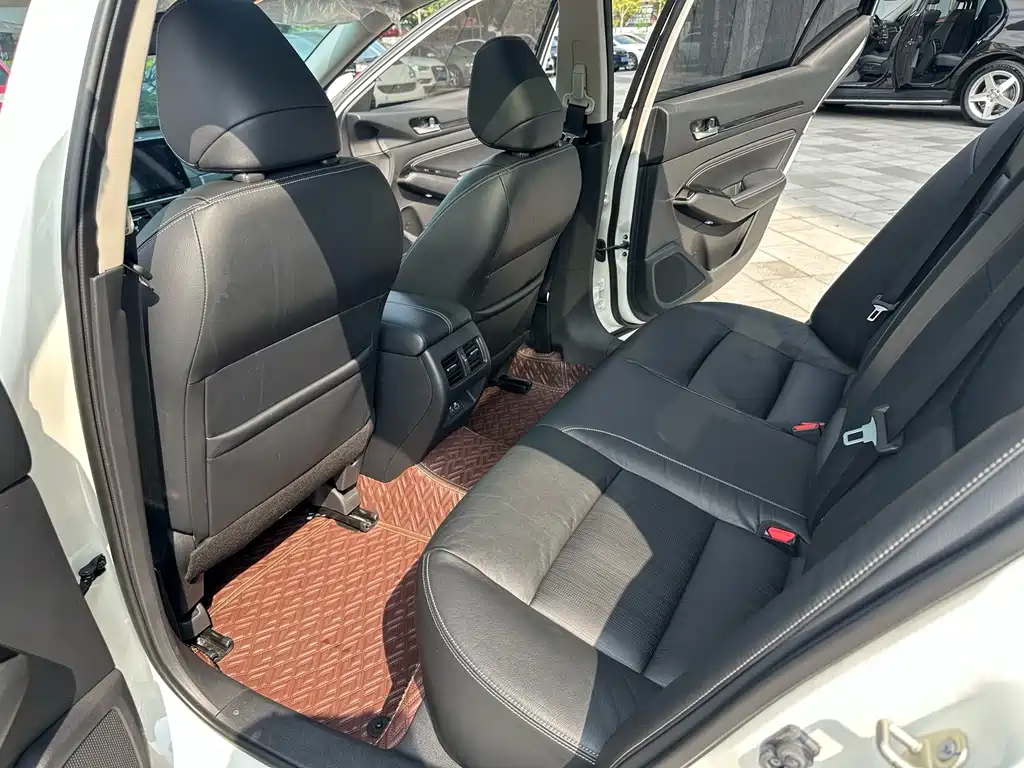 Nissan Teana — миниатюра 10