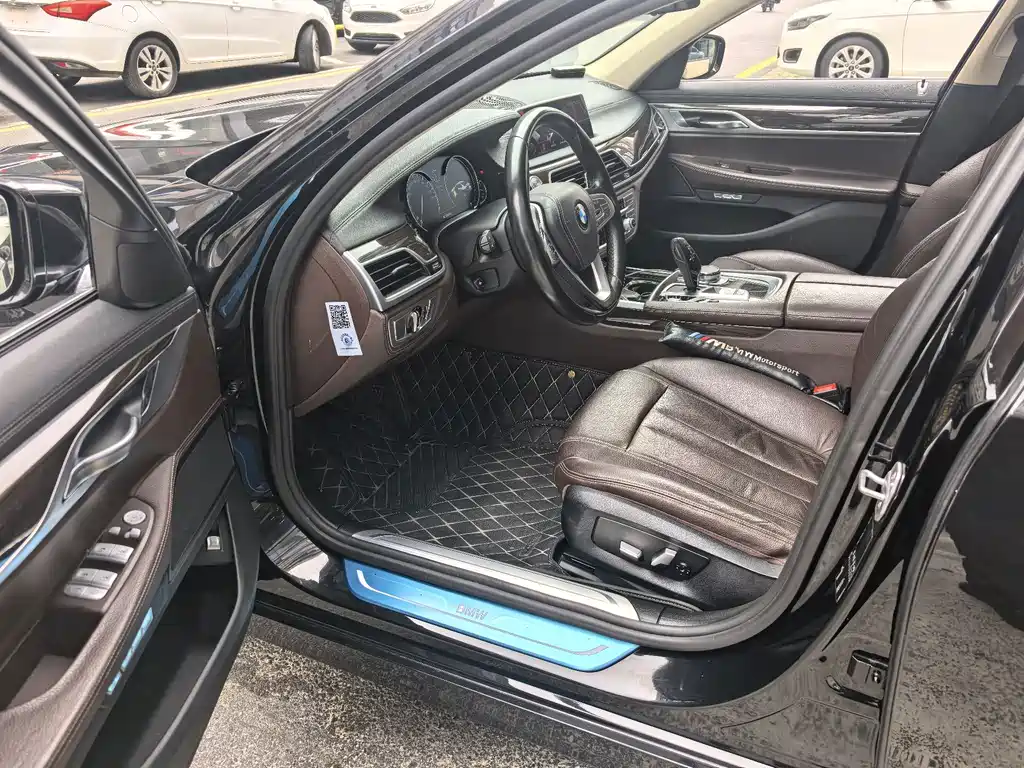 BMW 7 Series — миниатюра 4