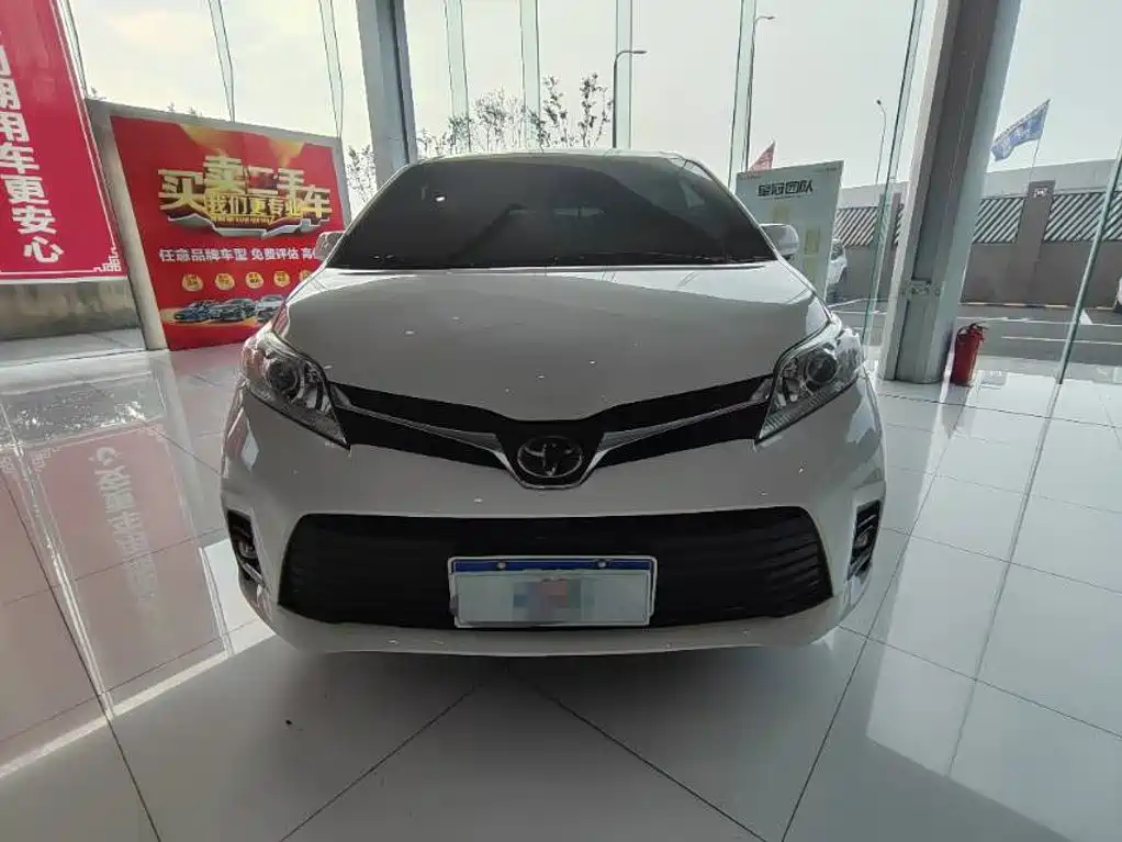 Toyota Sienna — миниатюра 2