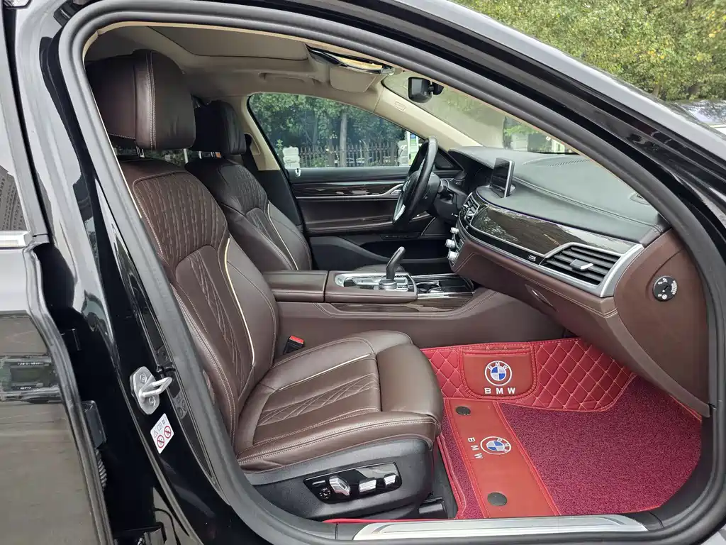 BMW 7 Series — миниатюра 18