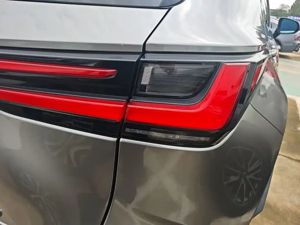 Lexus NX — миниатюра 8
