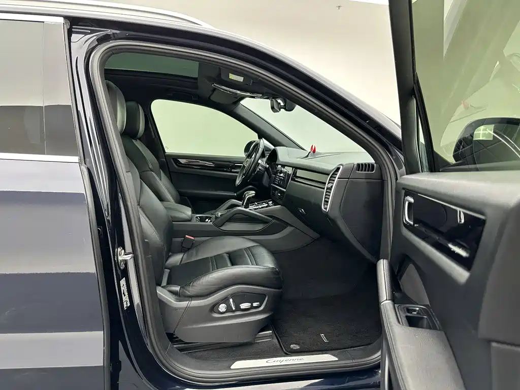 Porsche Cayenne — миниатюра 24
