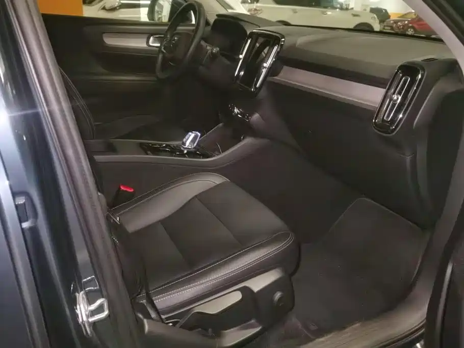 Volvo XC40 — миниатюра 8