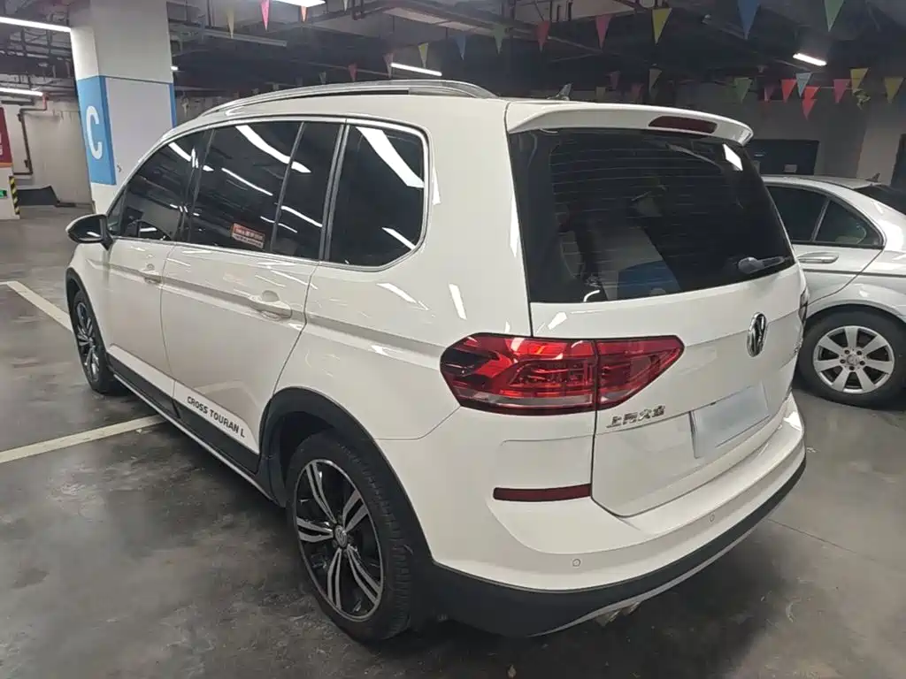 Volkswagen Touran — миниатюра 5