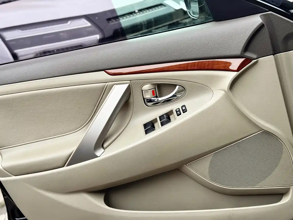 Toyota Camry — миниатюра 10
