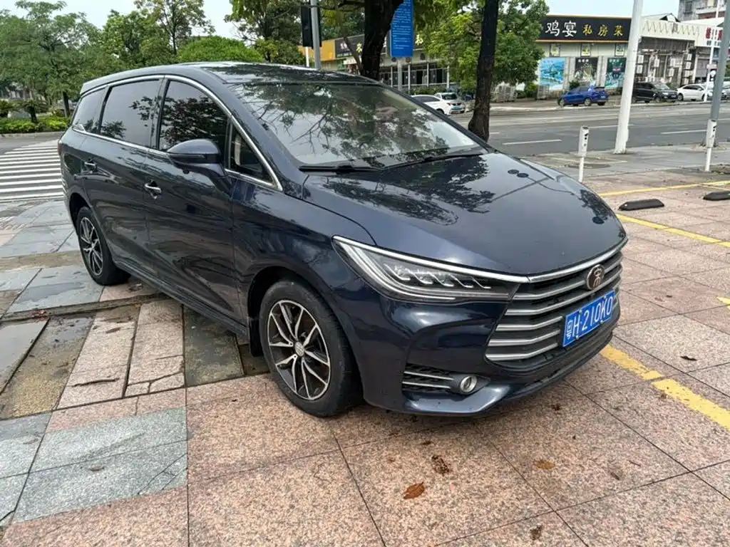 BYD MAX — миниатюра 9