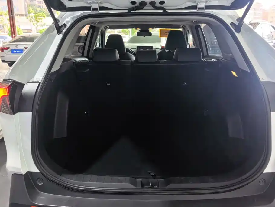 Toyota RAV4 — миниатюра 4