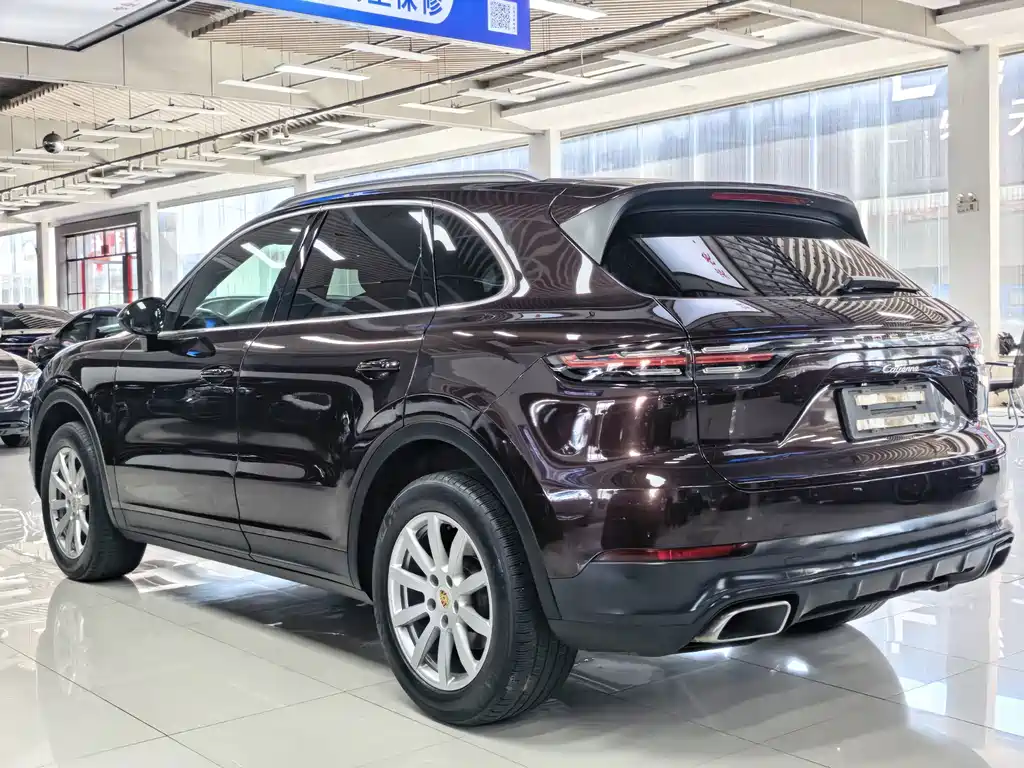 Porsche Cayenne — миниатюра 11
