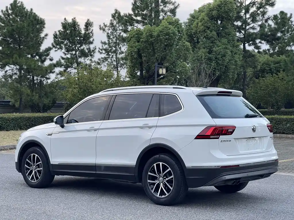 Volkswagen Tiguan L — миниатюра 13