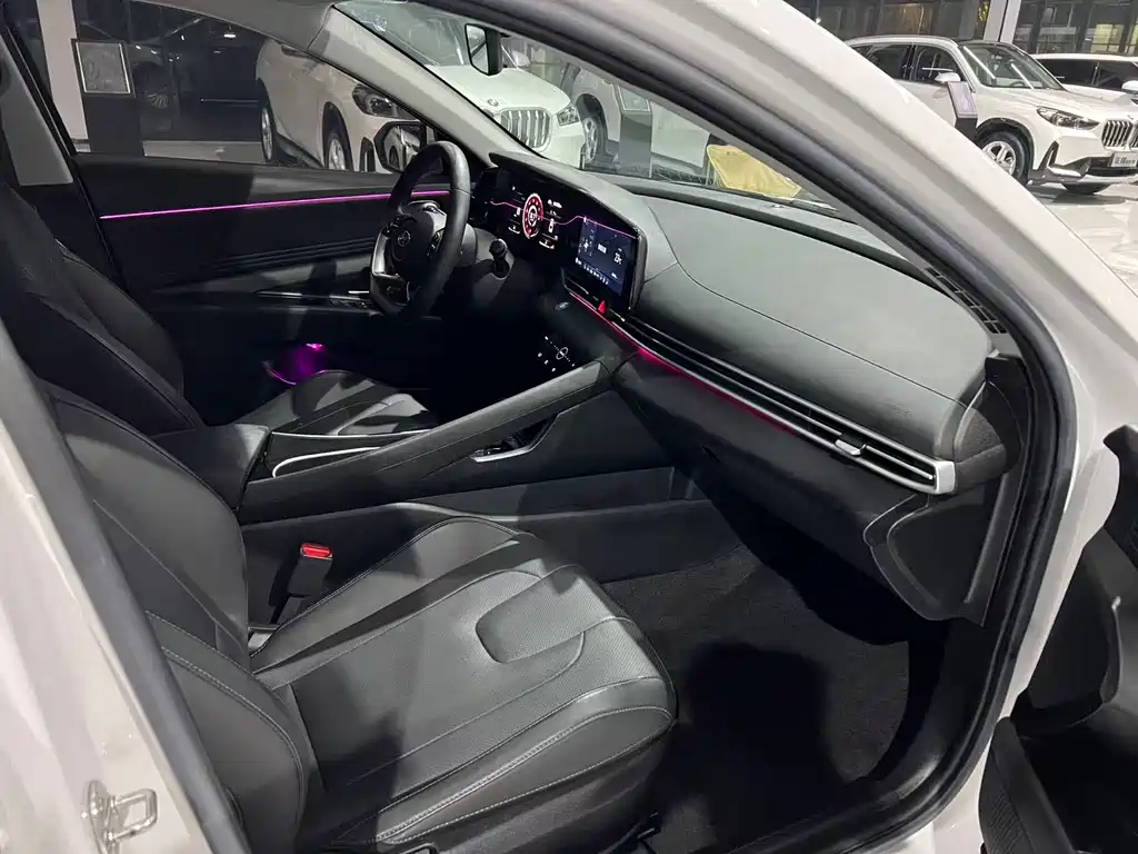 Hyundai Elantra — миниатюра 7