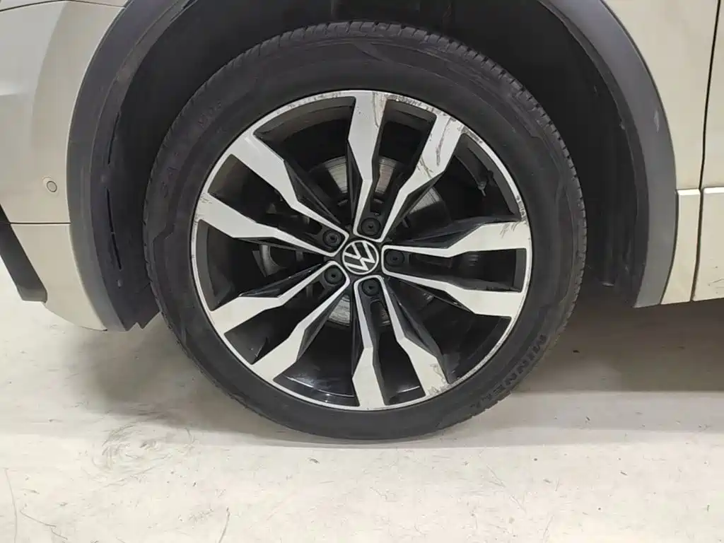 Volkswagen Tiguan L — миниатюра 23