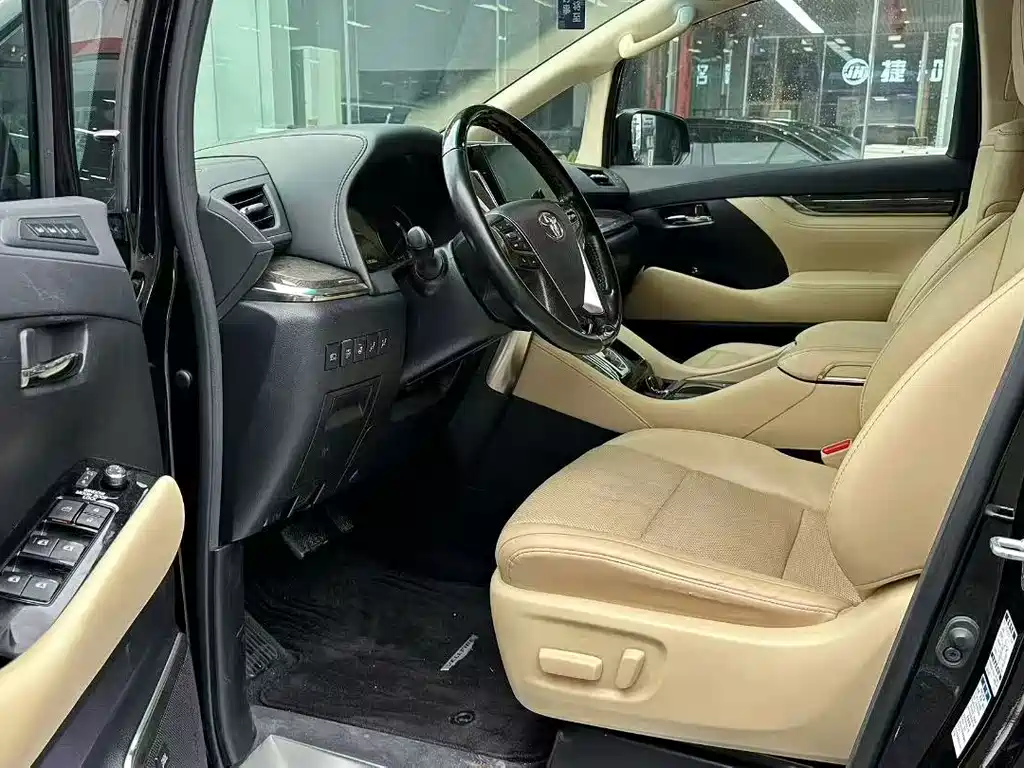 Toyota Vellfire — миниатюра 5