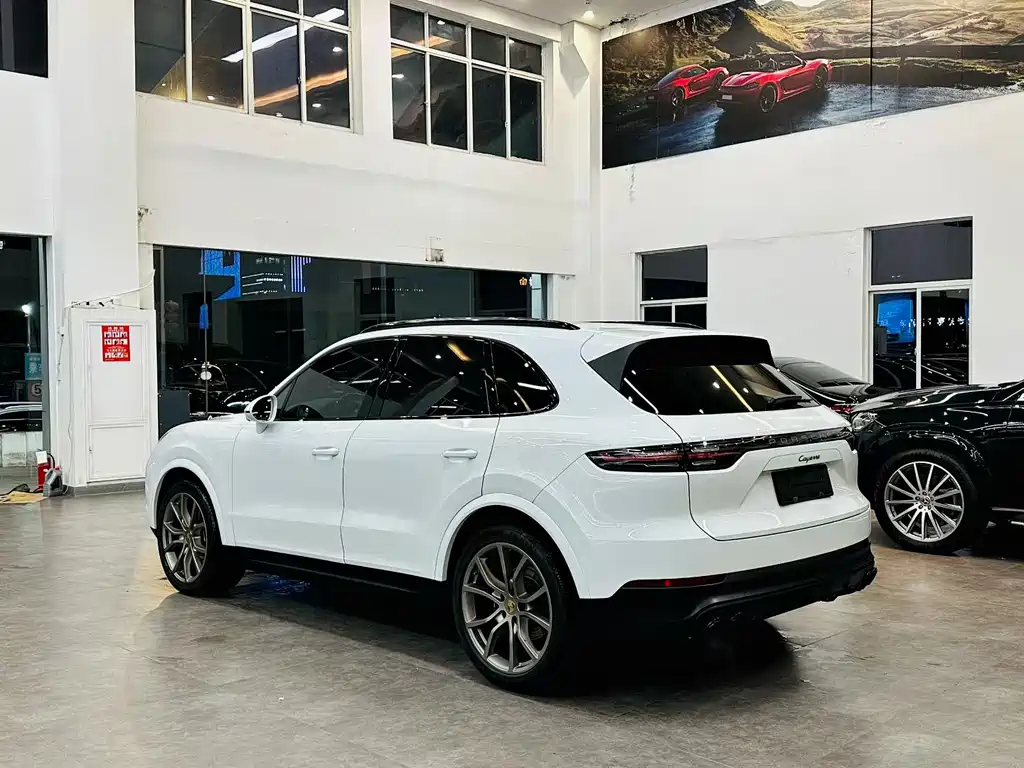 PORSCHE CAYENNE