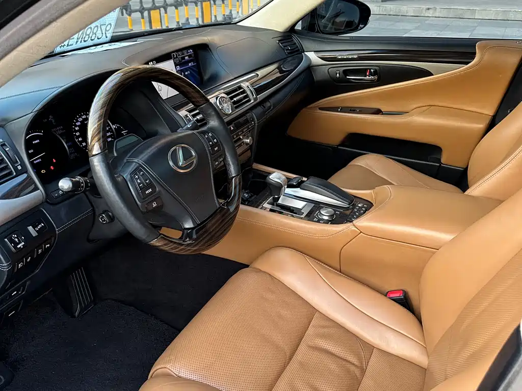 Lexus LS 2014 600hL