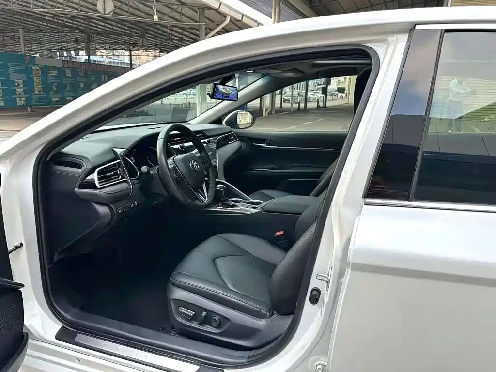 Toyota Camry — миниатюра 7