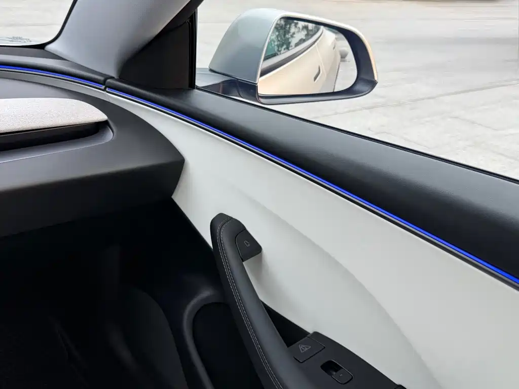 Tesla Model 3 — миниатюра 9