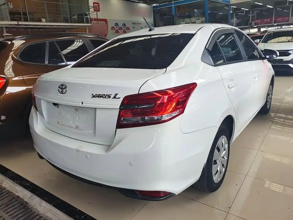 Toyota Yaris L — миниатюра 7
