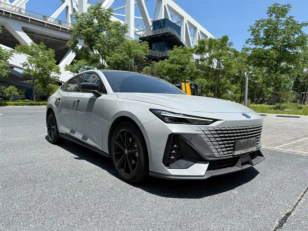 CHANGAN  UNI V