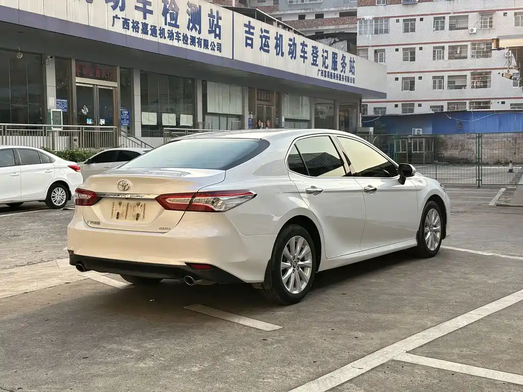 Toyota Camry — миниатюра 4
