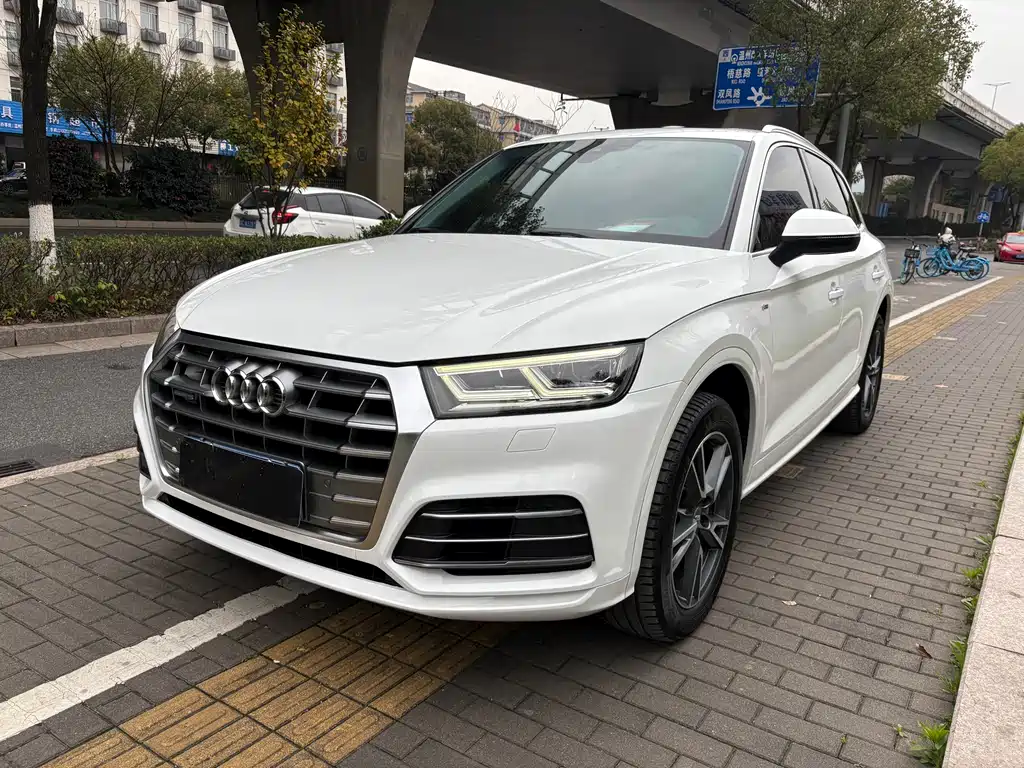 Audi Q5L 2020