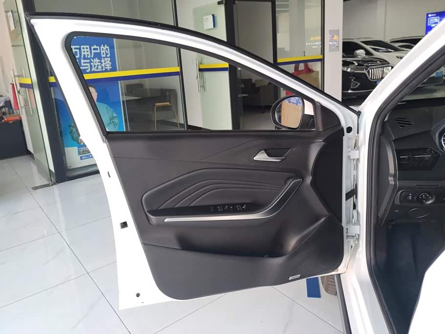 CHERY Tiggo 3x 1.5 л 2025 г. Белый, пробег 10800 км