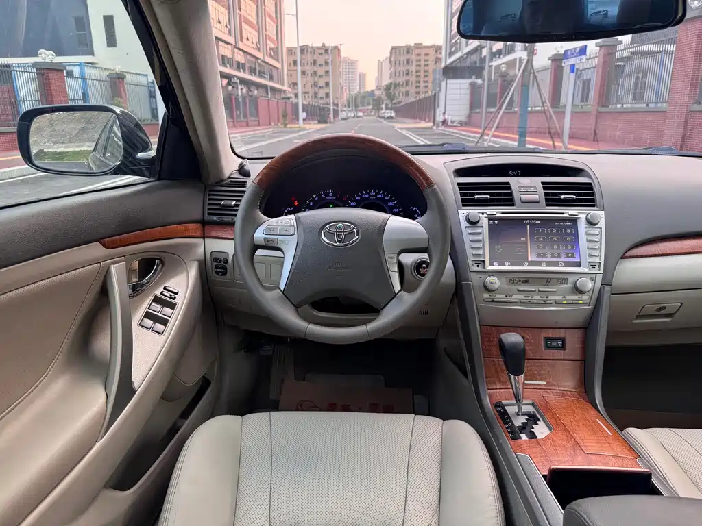 Toyota Camry — миниатюра 13