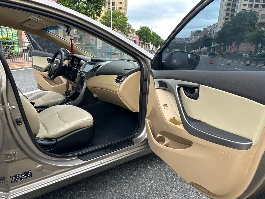Hyundai Elantra Langdong 1.6L Auto Leading Type, фото 8