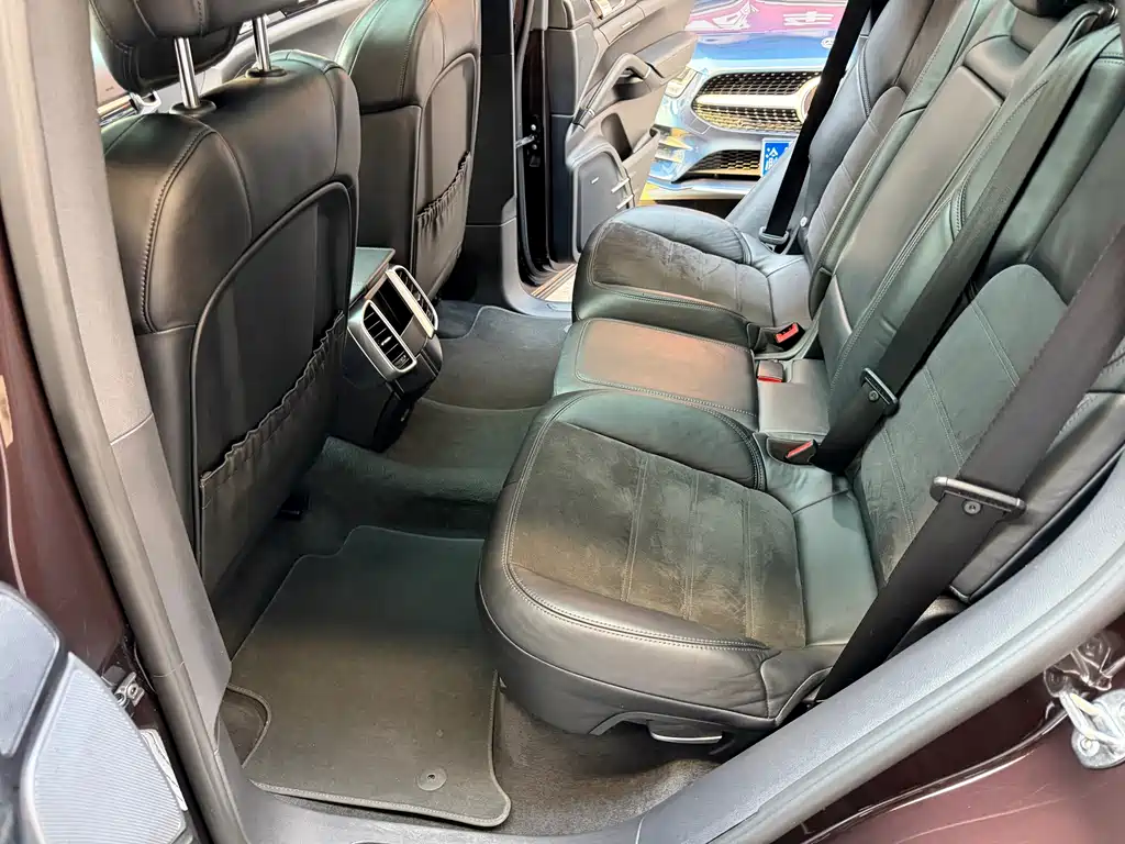 Porsche Cayenne — миниатюра 14