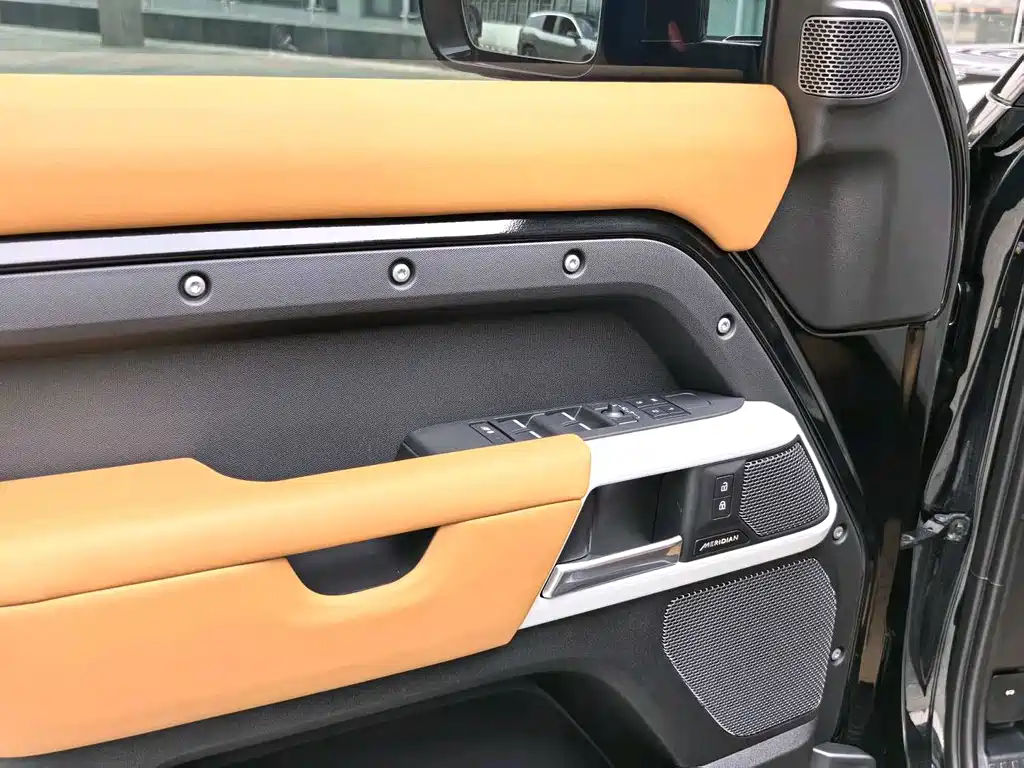 Land Rover Defender — миниатюра 8