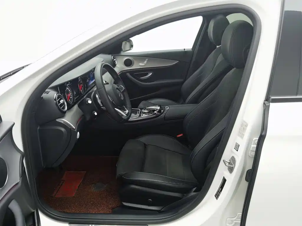 Mercedes-Benz E-Class — миниатюра 10