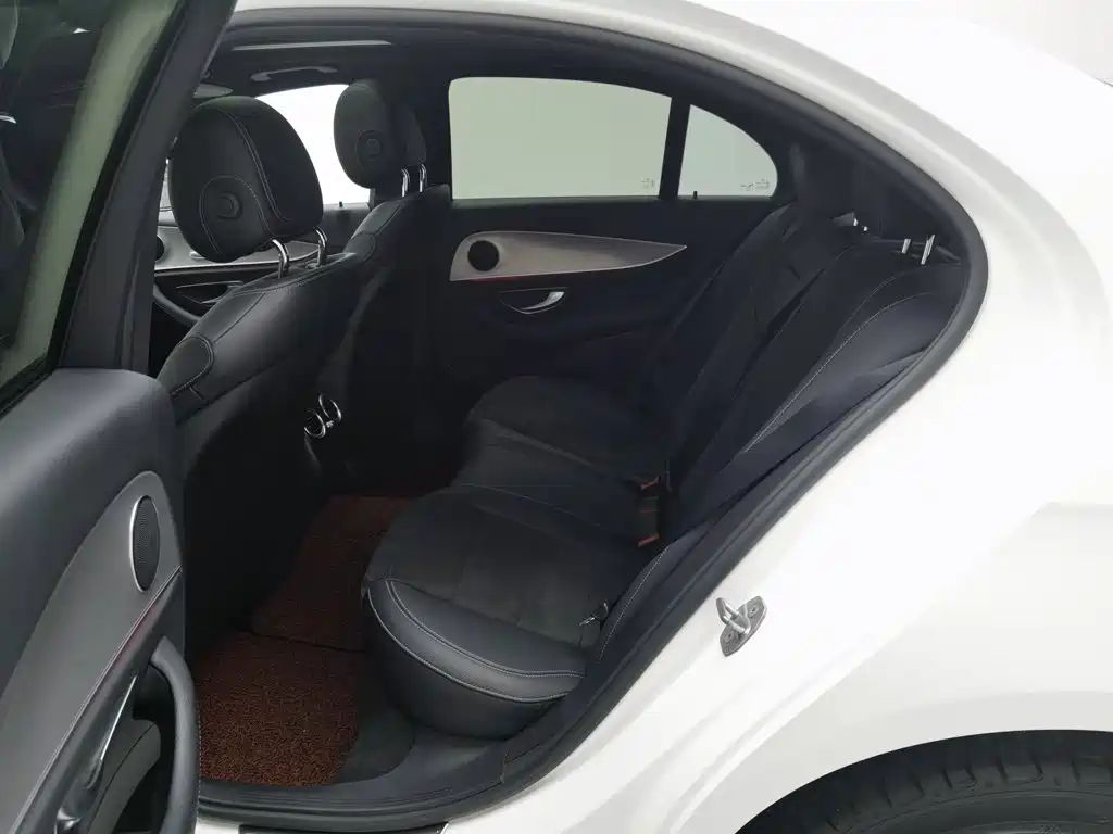 Mercedes-Benz E-Class — миниатюра 15