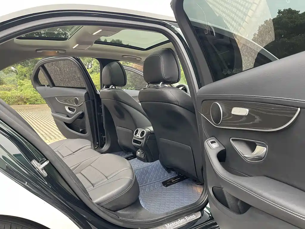 Mercedes-Benz C-Class — миниатюра 13