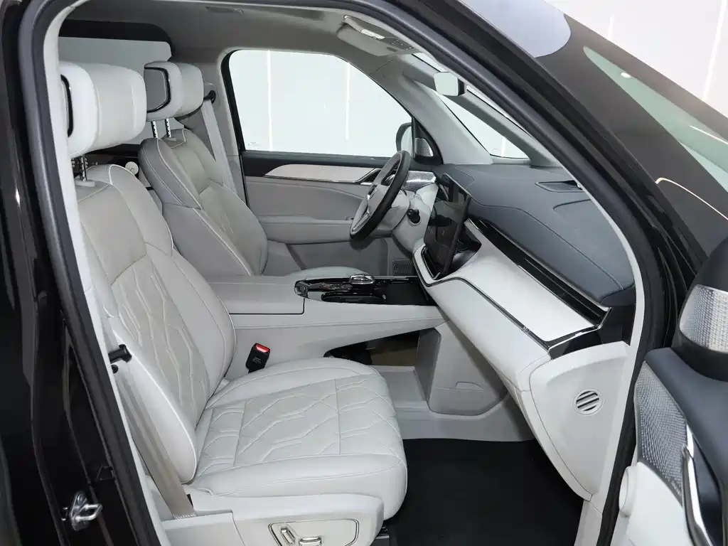 Volvo EM90 — миниатюра 11
