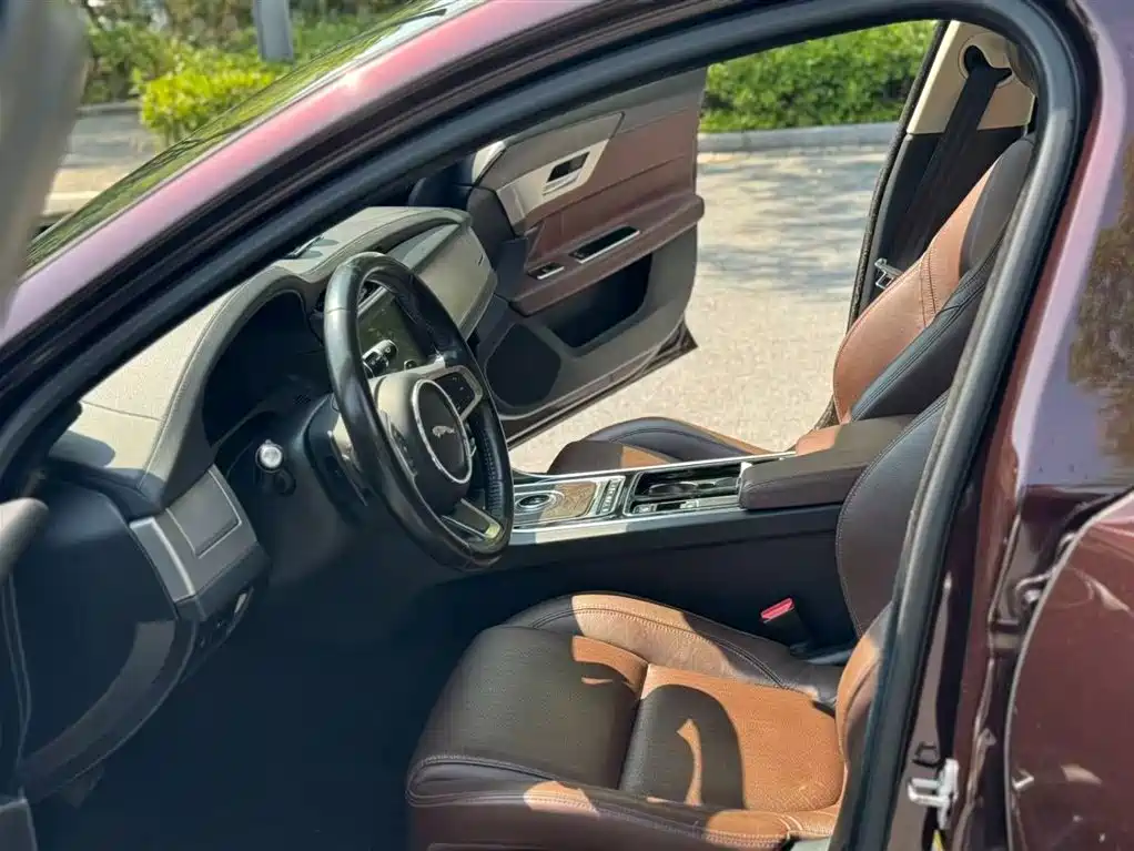 JAGUAR  XFL