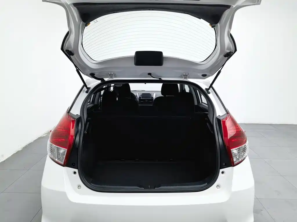 Toyota Yaris L — миниатюра 16