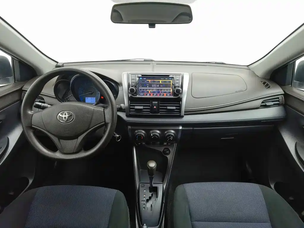 Toyota Yaris L — миниатюра 5