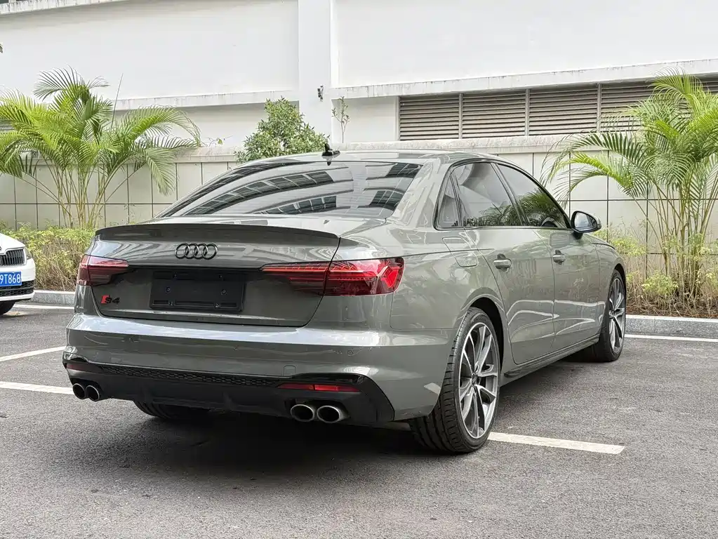 AUDI S4