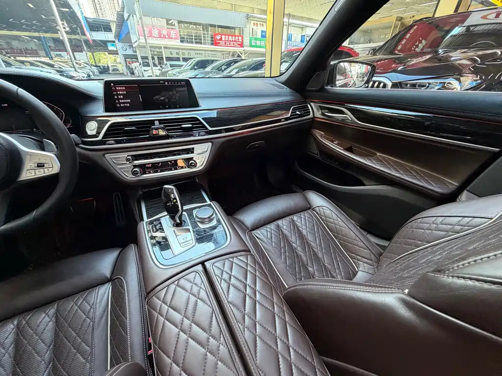 BMW 7 Series — миниатюра 29