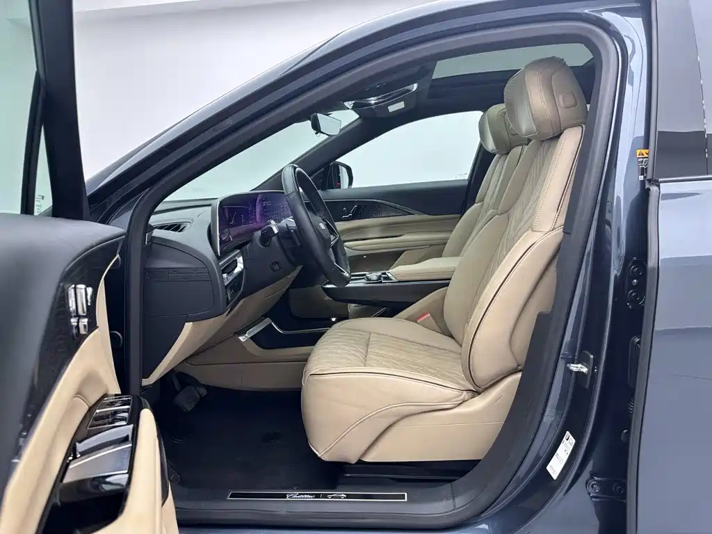 Cadillac Lyriq — миниатюра 19
