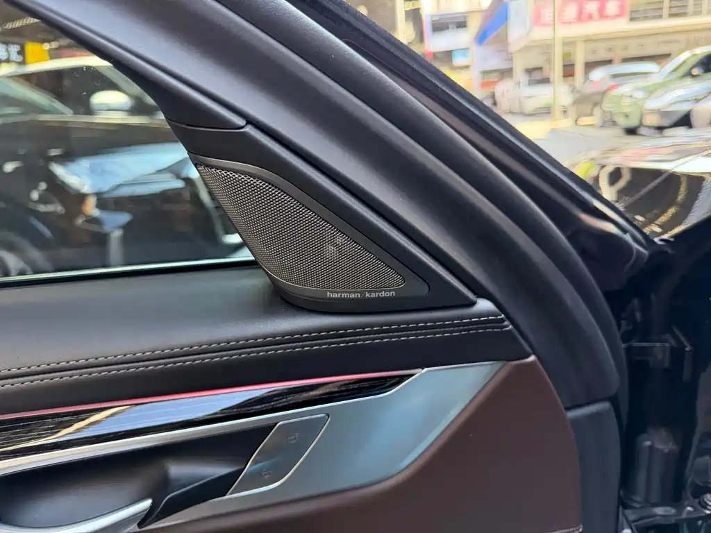 BMW 7 Series — миниатюра 14