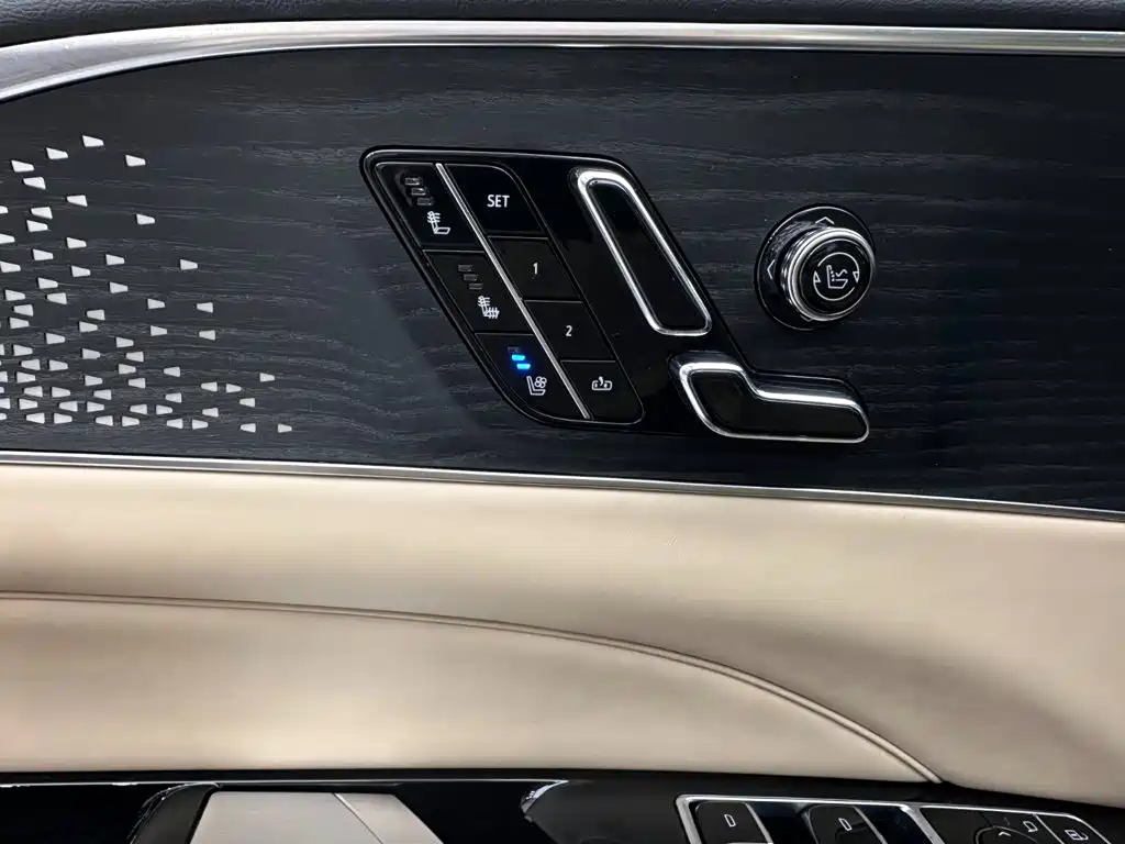 Cadillac Lyriq — миниатюра 27