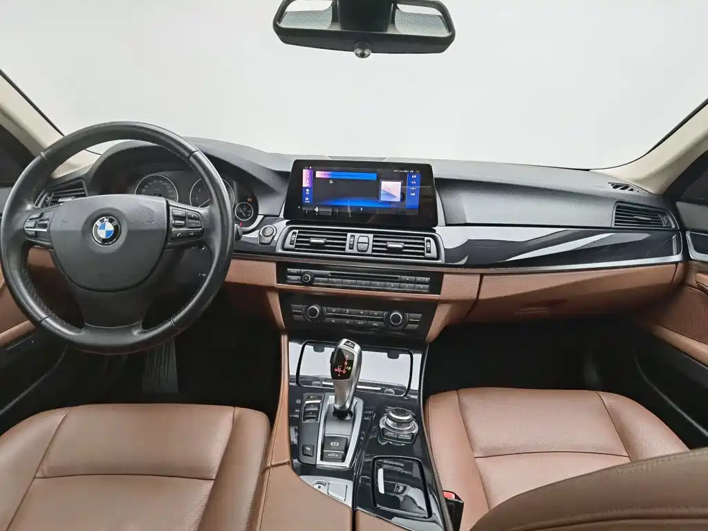 BMW 5 Series — миниатюра 5