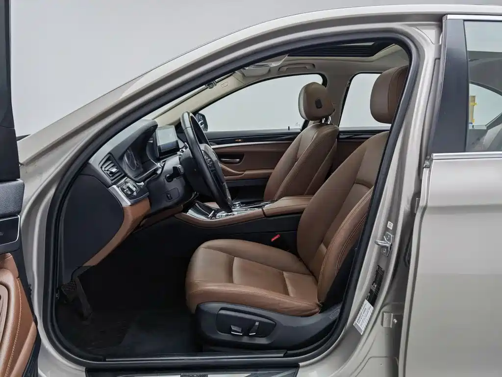 BMW 5 Series — миниатюра 10