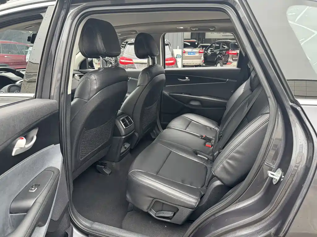 Kia Sorento — миниатюра 7