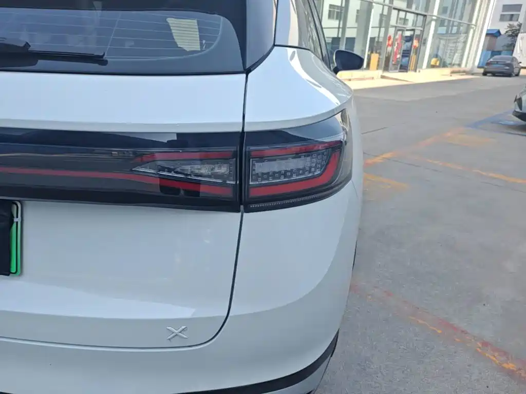 Volkswagen ID.4 X — миниатюра 8