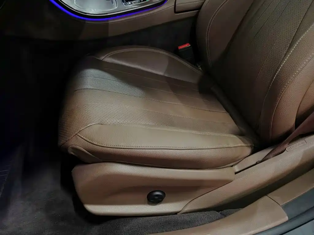 Mercedes-Benz E-Class — миниатюра 20