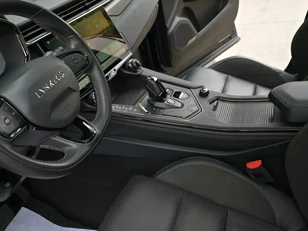 Lynk & Co 01 — миниатюра 13