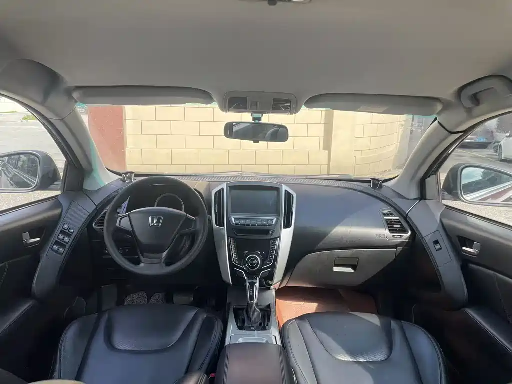 LUXGEN EXCELLENT 6 SUV