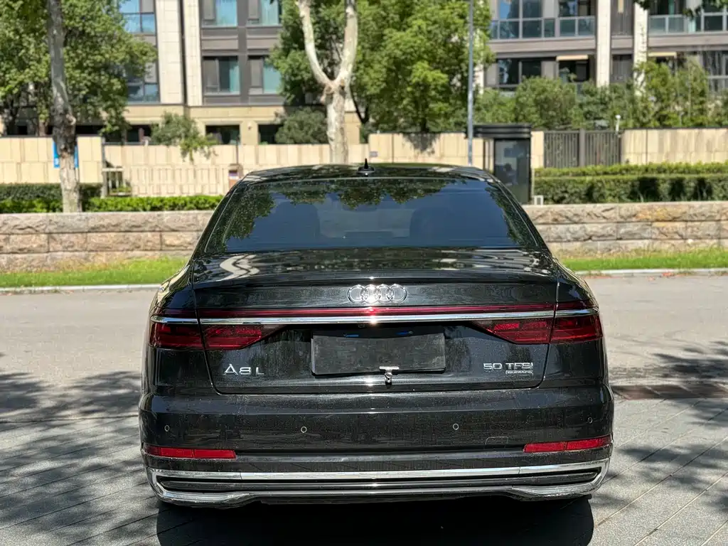 AUDI A8